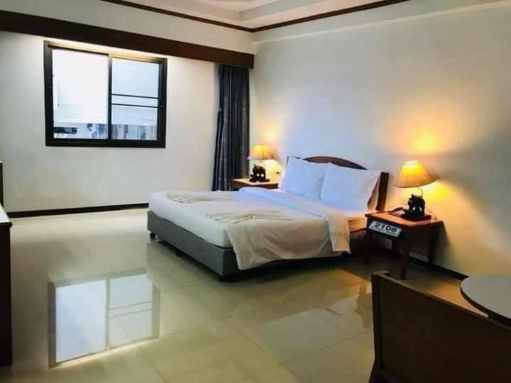 Vatchara Northgate Hotel Nakhon Sawan Zewnętrze zdjęcie